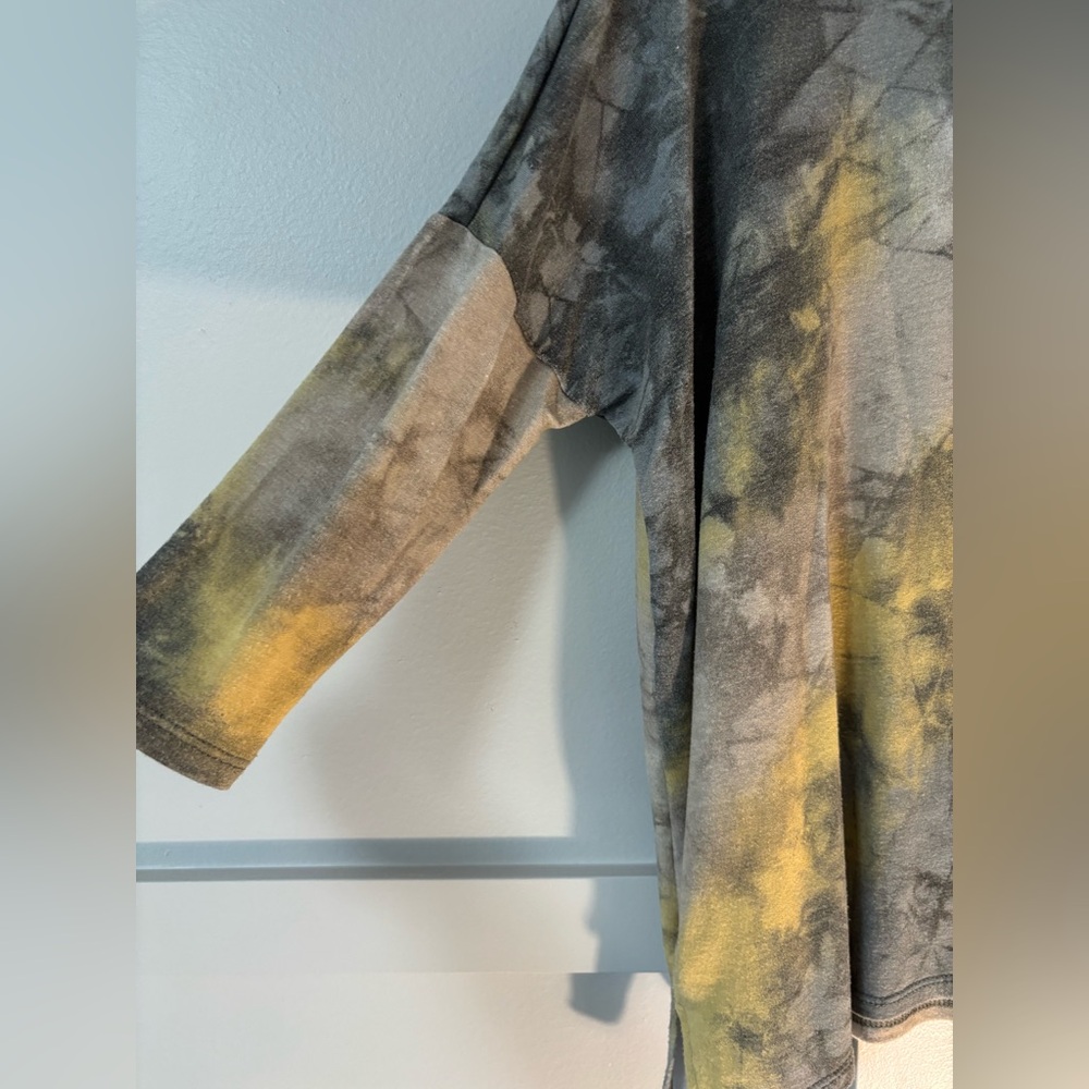 Mystree Marble Dolman Sleeve Top - Picture 4 of 8